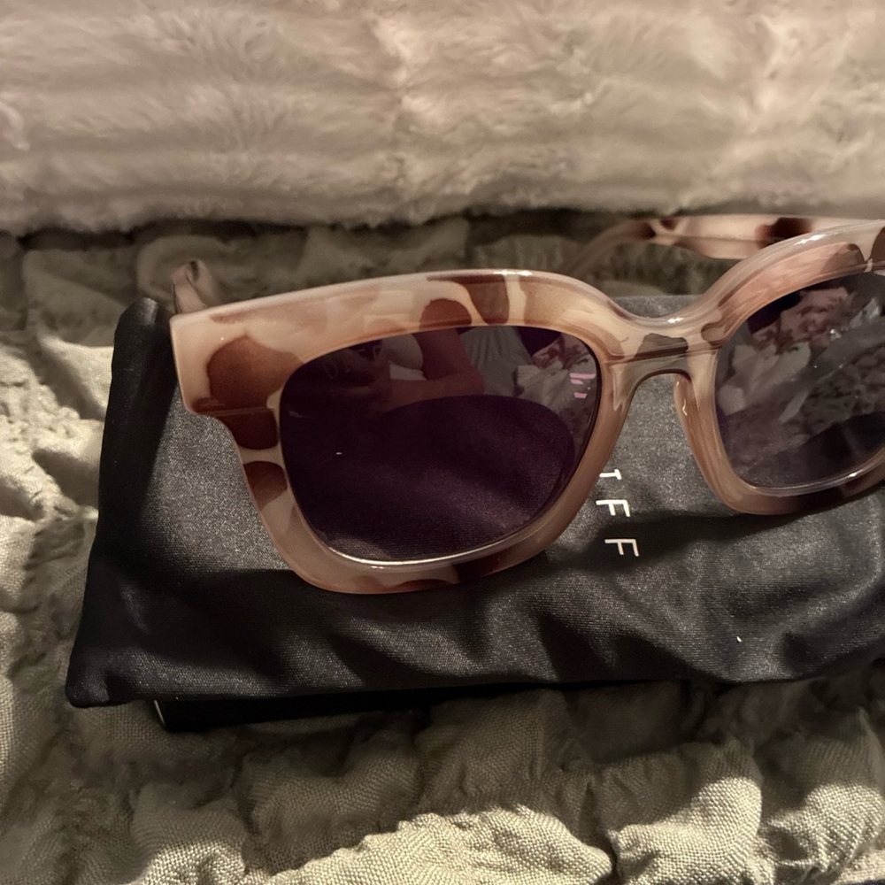 Diff ladies 56mm makay square sunglasses with case - Picture 5 of 7